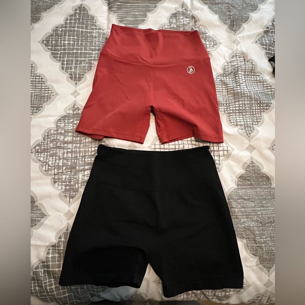 2 shorts